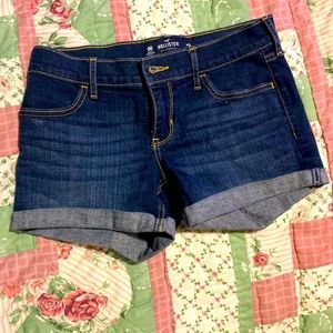 Hollister size 00 shorts.